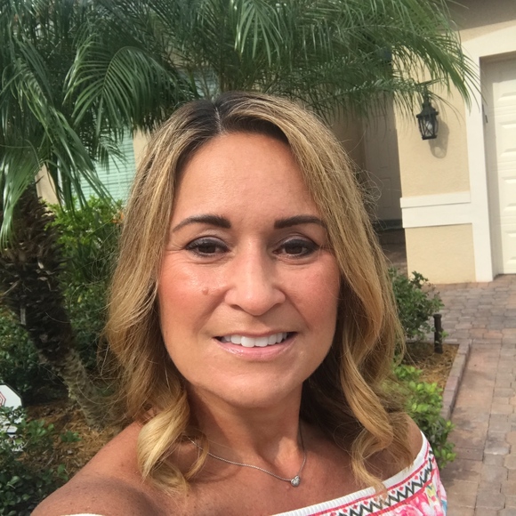 Meet your Posher, Candice - Hello - Picture 4 of 4